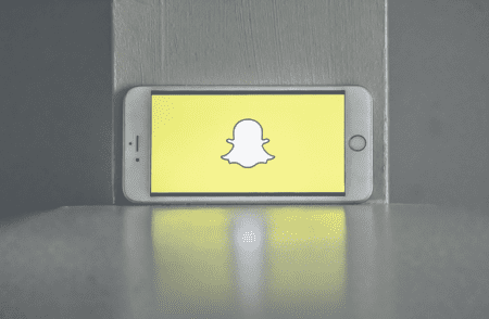 how to screenshot on snapchat without them knowing