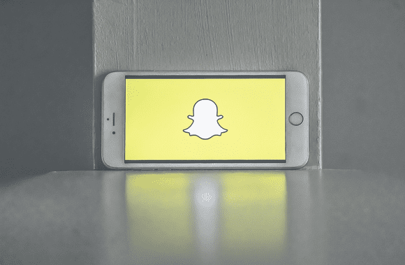 how to screenshot on snapchat without them knowing